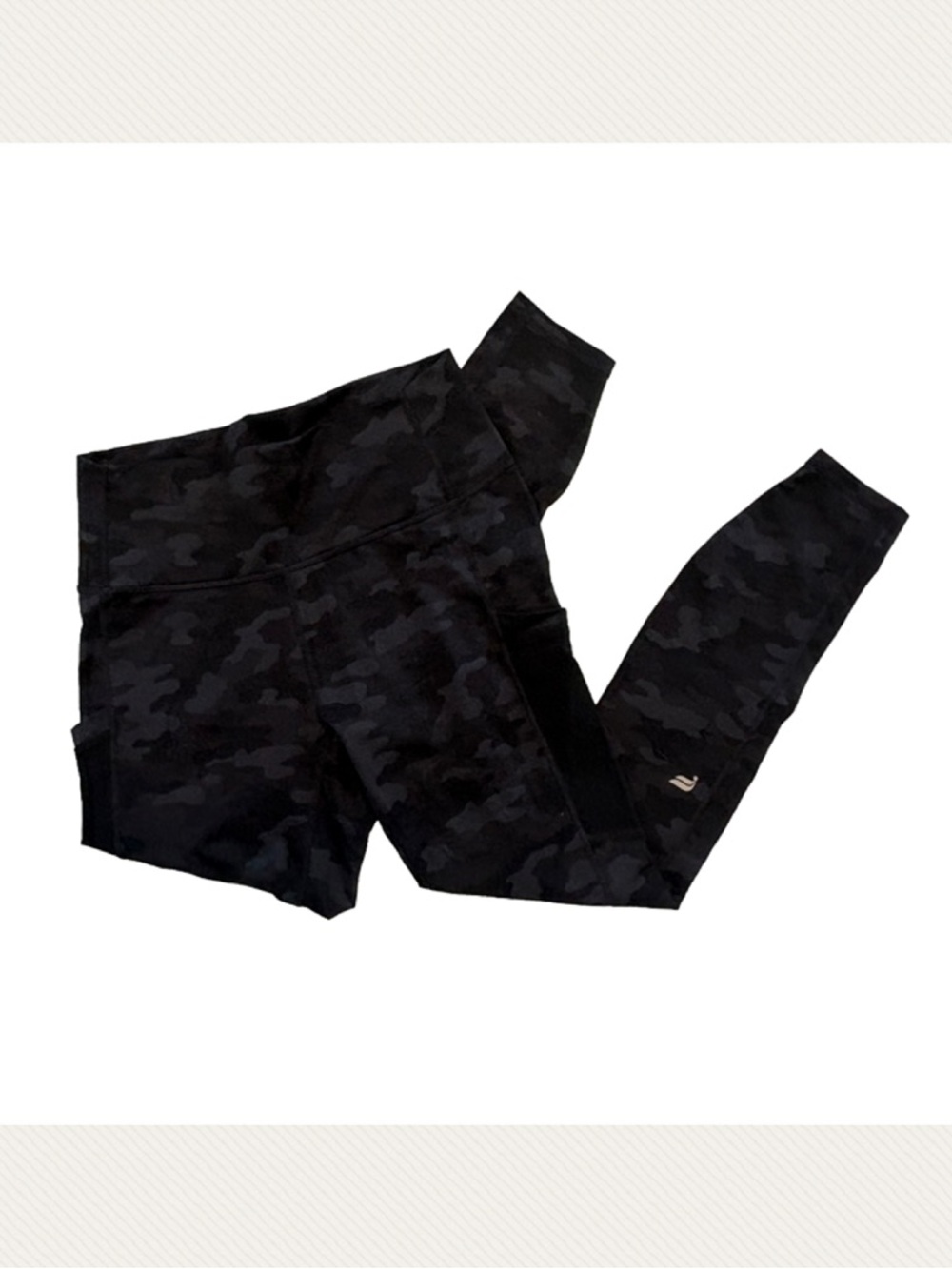 🧵Fabletics Power hold camo Leggings